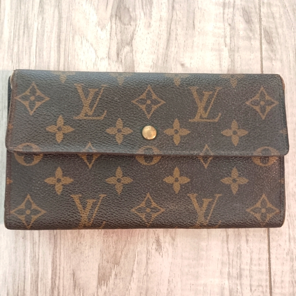 LOUIS VUITTON Porte Tresor International Wallet